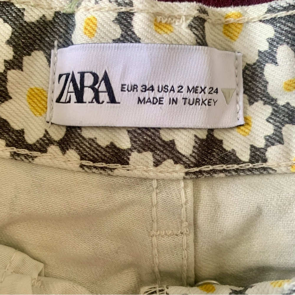 ZARA daisy floral printed high-rise raw hem button fly denim shorts size 2 - Picture 6 of 6